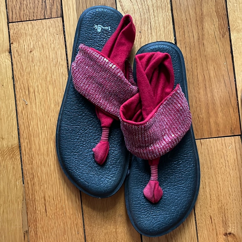 Red Sanuk Size 10 Women’s Yoga Mat Sandal